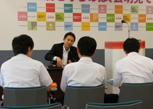 愛知県の中学生の皆さんとい懇談する谷合参議院議員