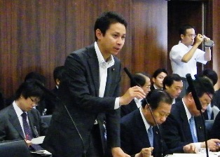 参院経済産業委員会で答弁する谷合経済産業大臣政務官