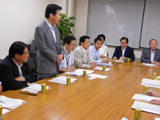 西日本豪雨対策本部に出席する谷合正明事務局長