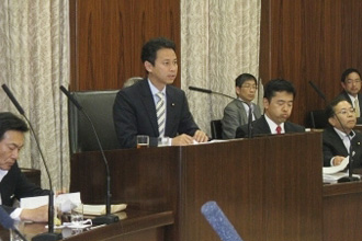 参議院総務委員長として議事進行