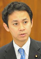 質問する谷合氏