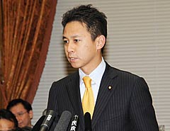 質問する谷合氏＝９日　参院第１委員会室