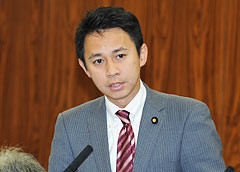 質問する谷合氏