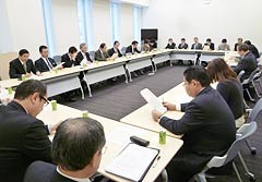 厚労省から説明を受ける党厚労部会