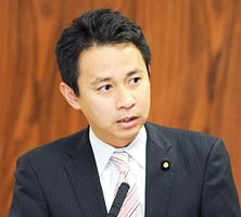 質問する谷合氏